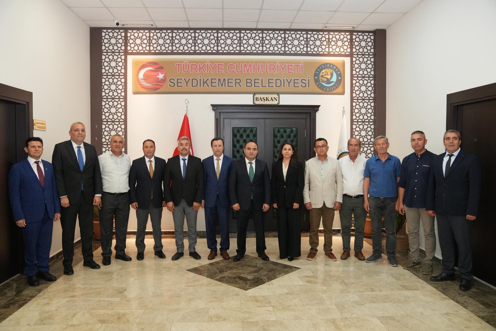 Başkan Akdenizli, Belediye Personeliyle Bayramlaştı
