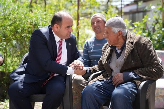Başkan Akdenizli, Evi Yanan Aileyi Ziyaret Etti