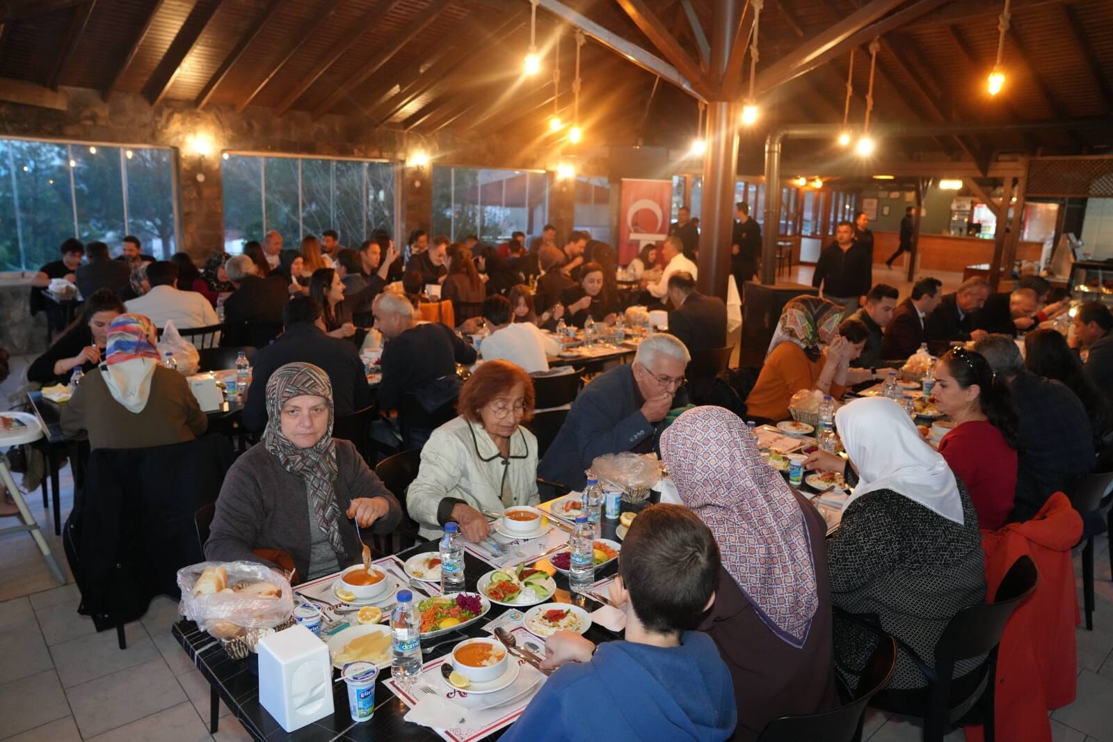 Başkan Akdenizli, İftarda Meclis Üyeleri Ve Aileleriyle Buluştu