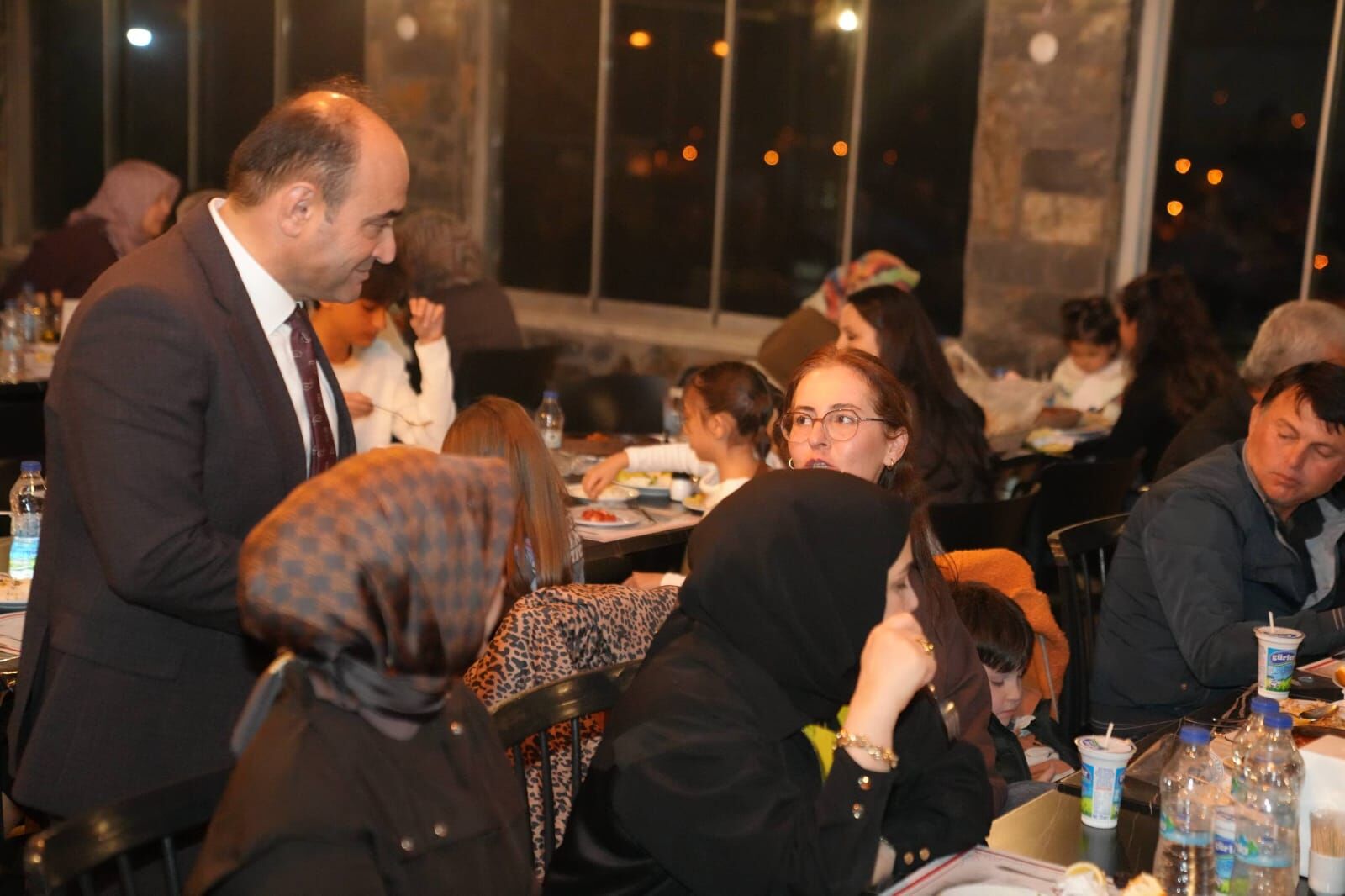 Başkan Akdenizli, İftarda Meclis Üyeleri Ve Aileleriyle Buluştu