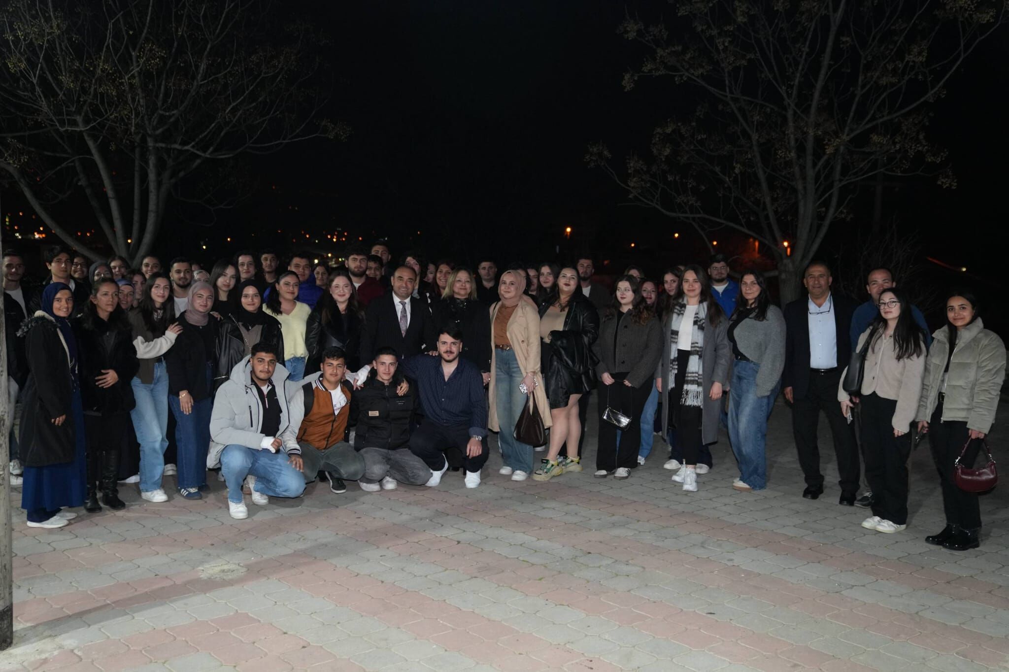 Başkan Akdenizli, İftarını Üniversite Öğrencileriyle Açtı