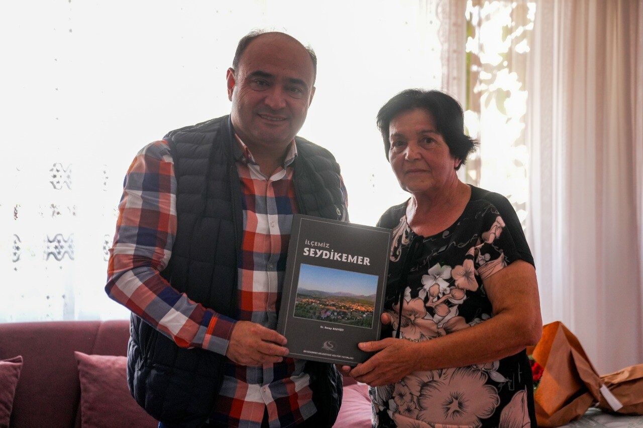 Başkan Akdenizli, İlk Öğretmenini Ziyaret Etti