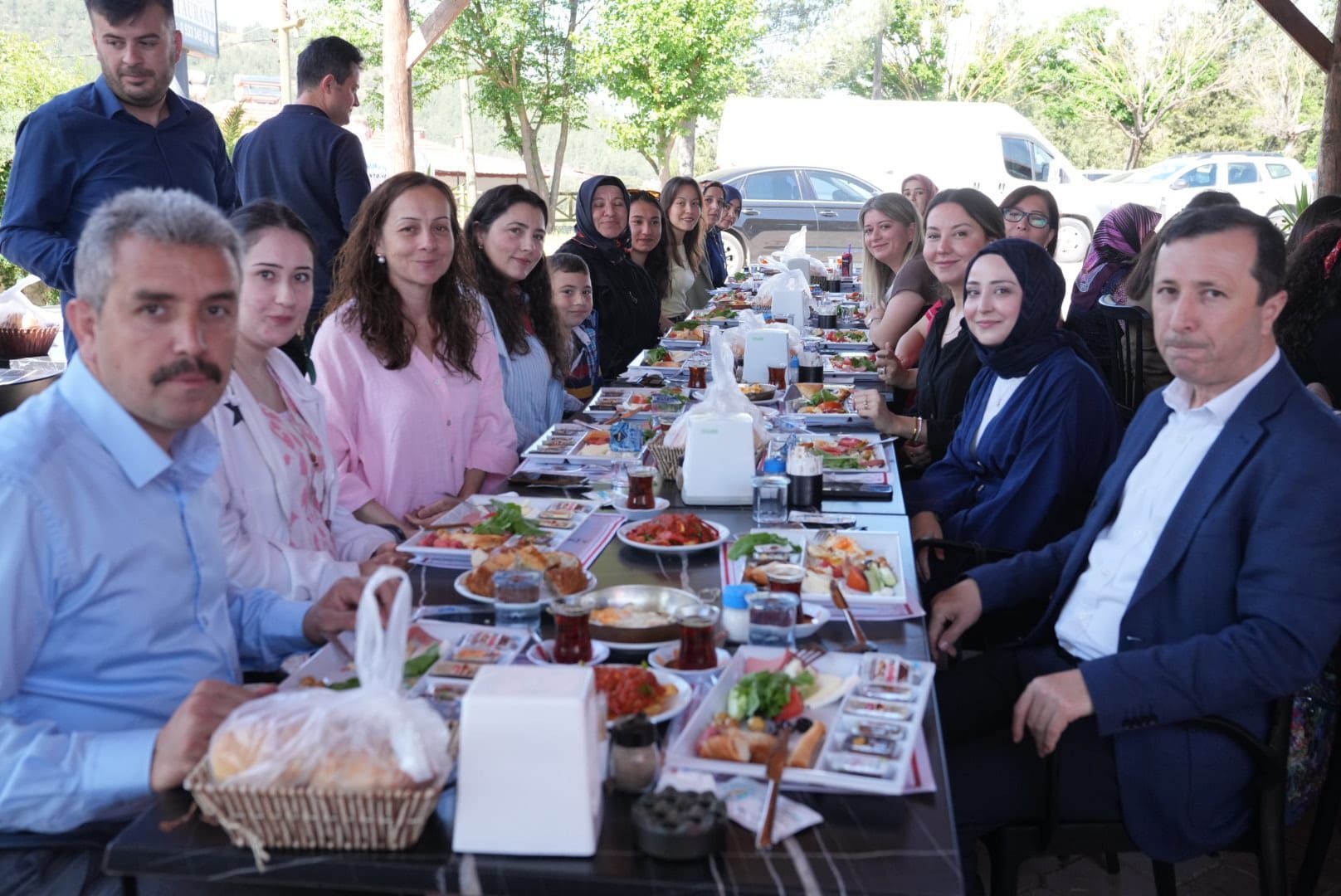 Başkan Akdenizli, Kadın Personelin Anneler Günü’nü Kutladı