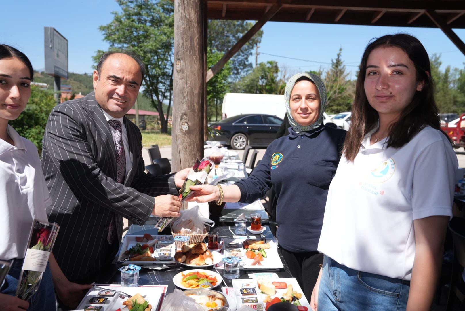 Başkan Akdenizli, Kadın Personelin Anneler Günü’nü Kutladı