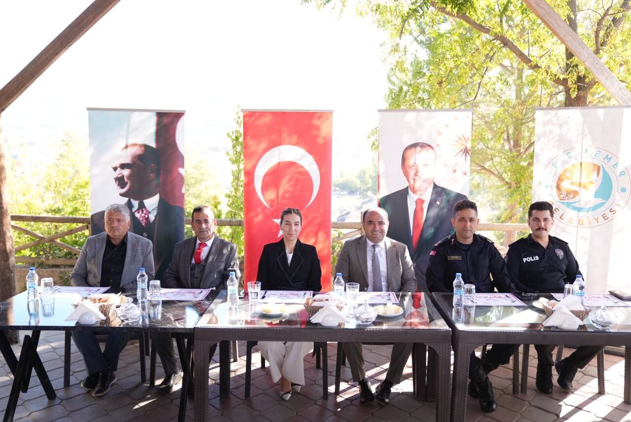 Başkan Akdenizli, Seydikemerli Muhtarların Gününü Kutladı