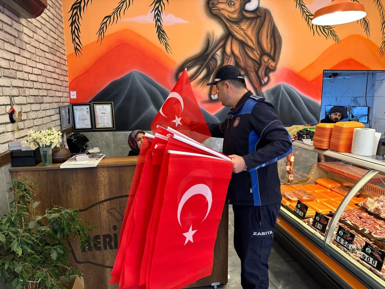 Başkan Akdenizli, Türk Bayrağına Yapılan Saygısızlığı Kınadı