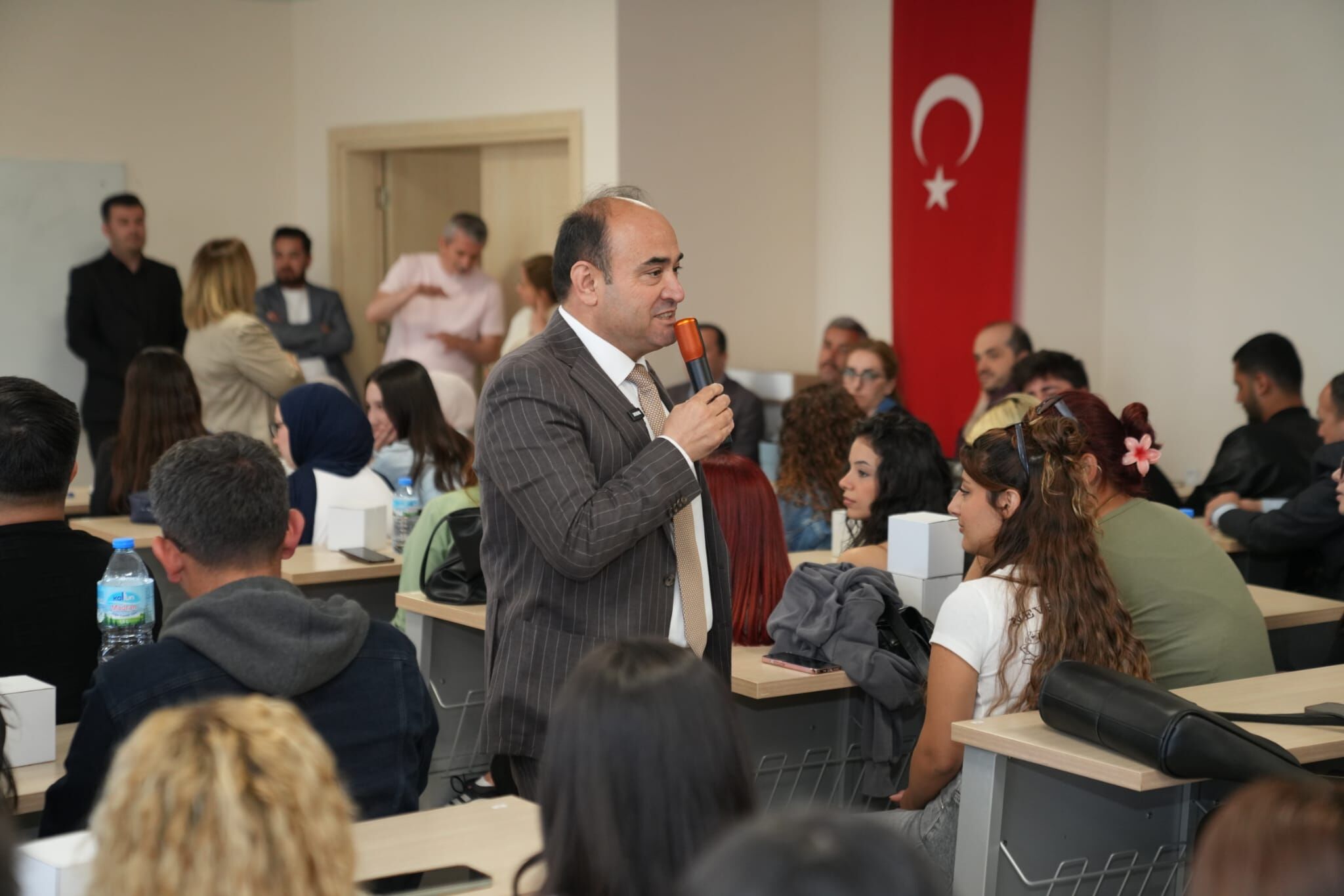 Başkan Akdenizli, Üniversiteli Gençlerle Buluştu