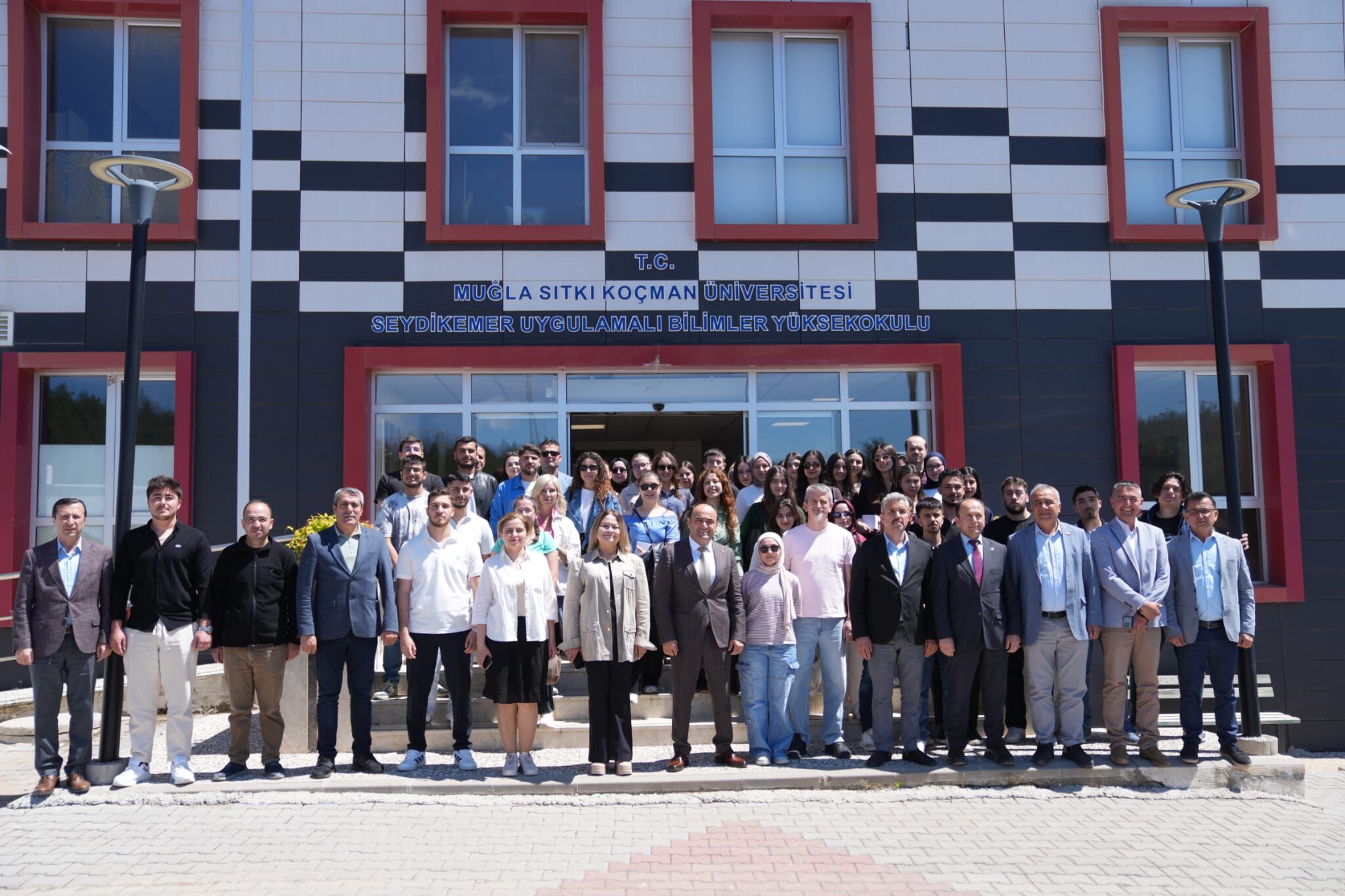 Başkan Akdenizli, Üniversiteli Gençlerle Buluştu