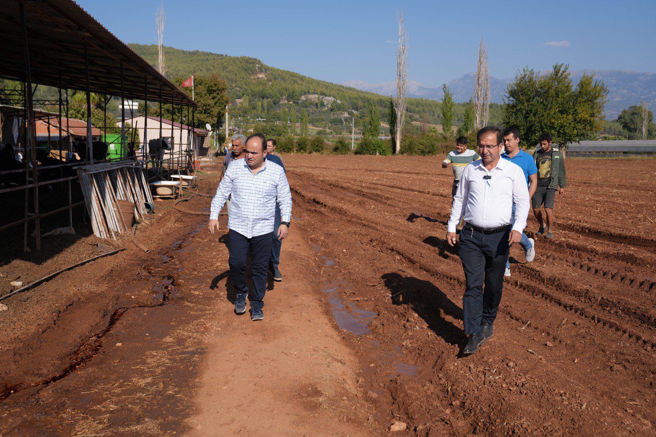 Başkan Akdenizli’den Çiftliği Yanan Aileye “Geçmiş Olsun” Ziyareti