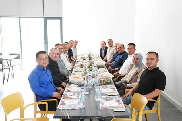 Başkan Akdenizli’den Emekli Olan Kara’ya Veda Yemeği