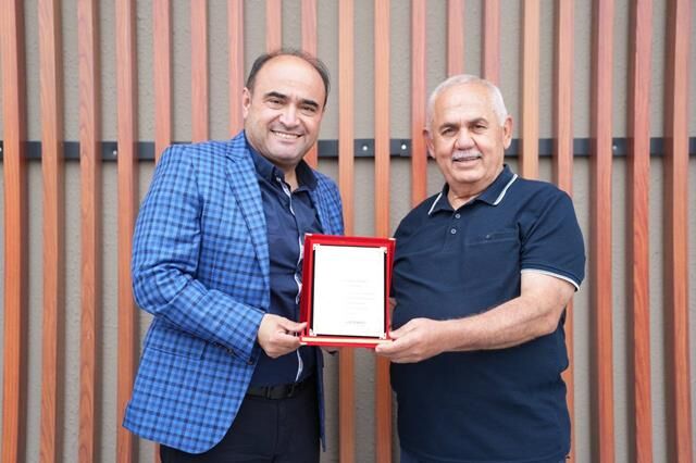 Başkan Akdenizli’den Emekli Olan Kara’ya Veda Yemeği