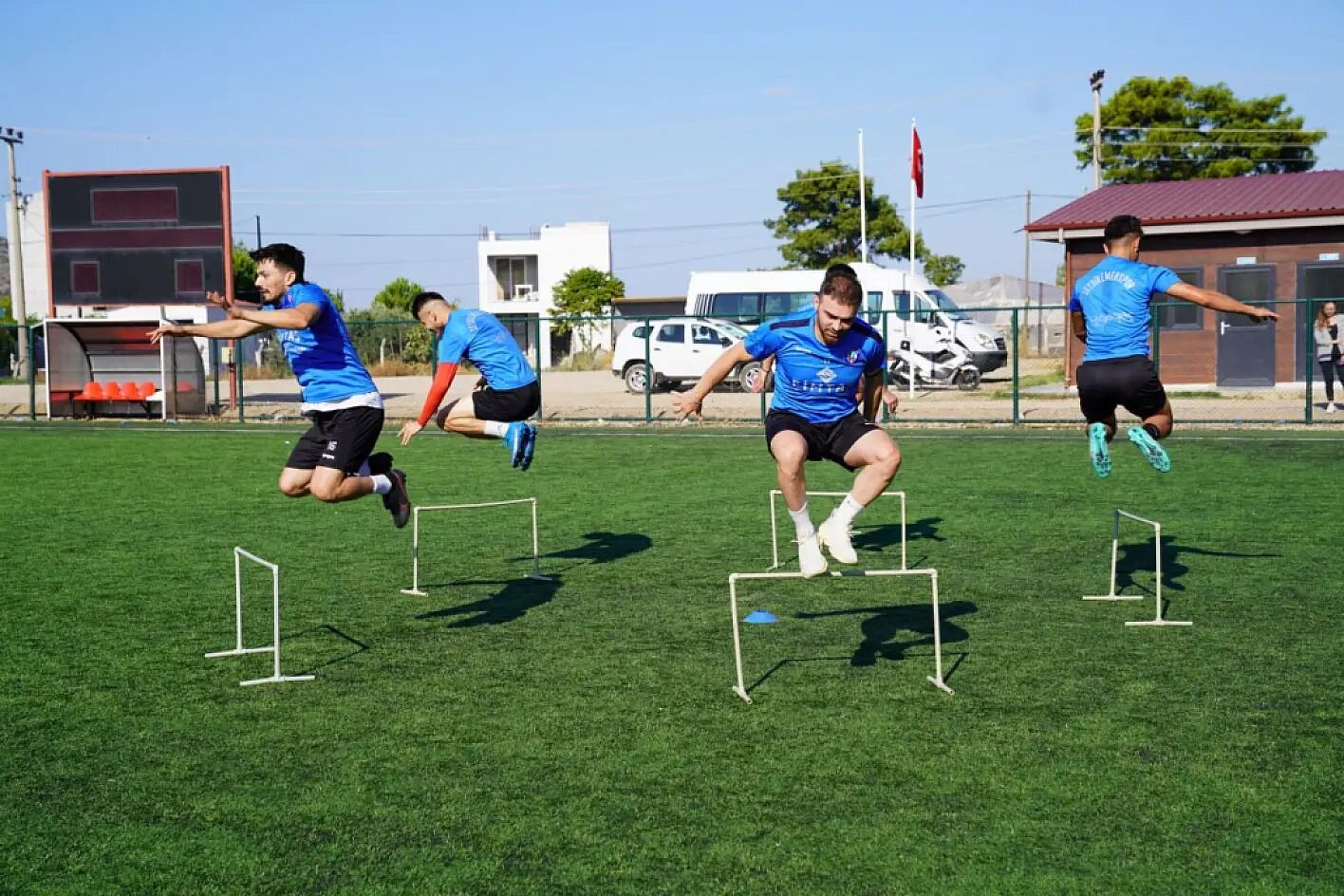 Başkan Akdenizli’den Futbolculara Baklava İkramı