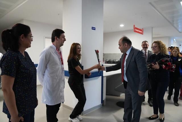 Başkan Akdenizli, Sağlık Çalışanlarının Gününü Kutladı