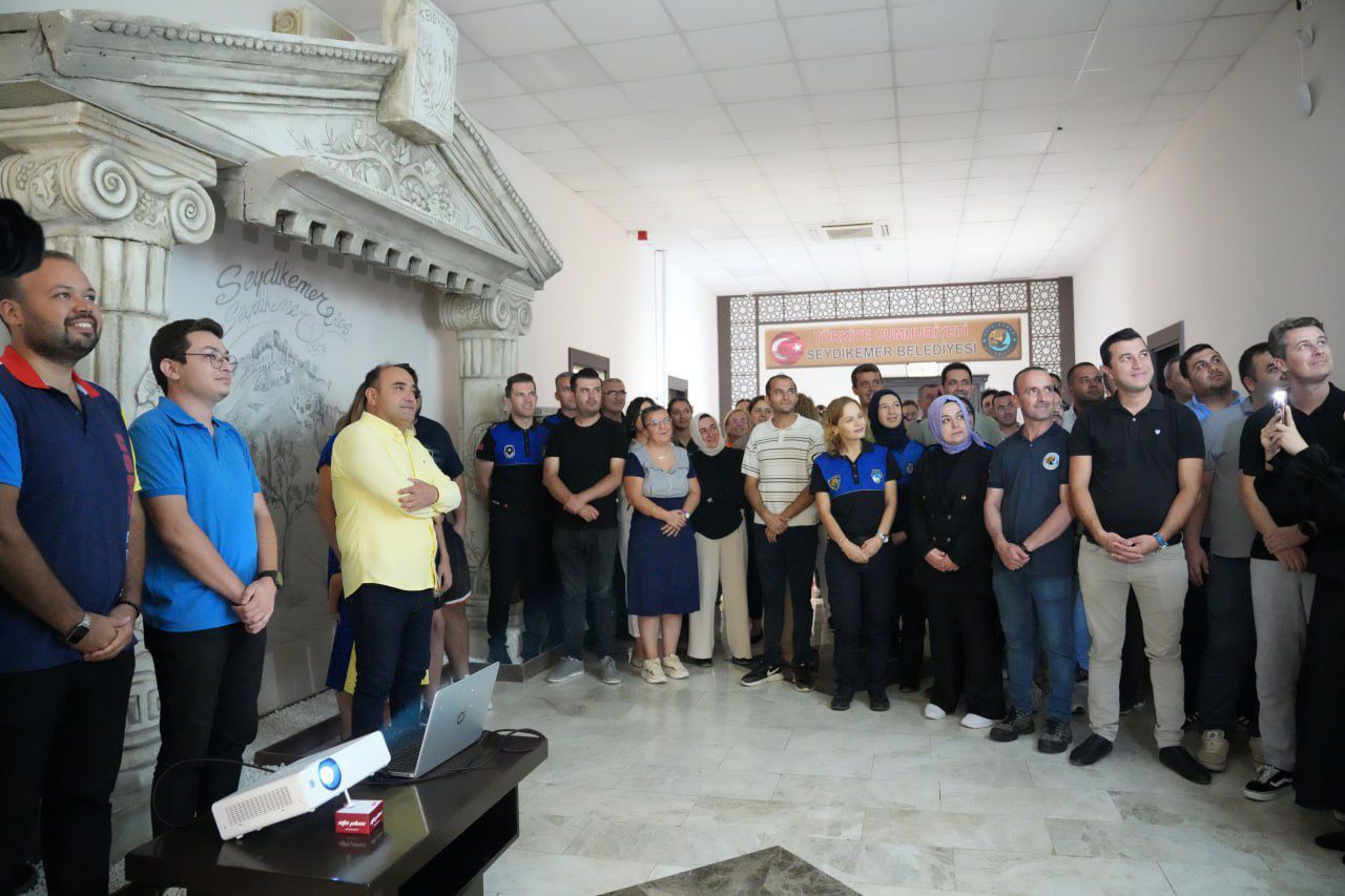 Başkan Akdenizli’ye Sürpriz Doğum Günü