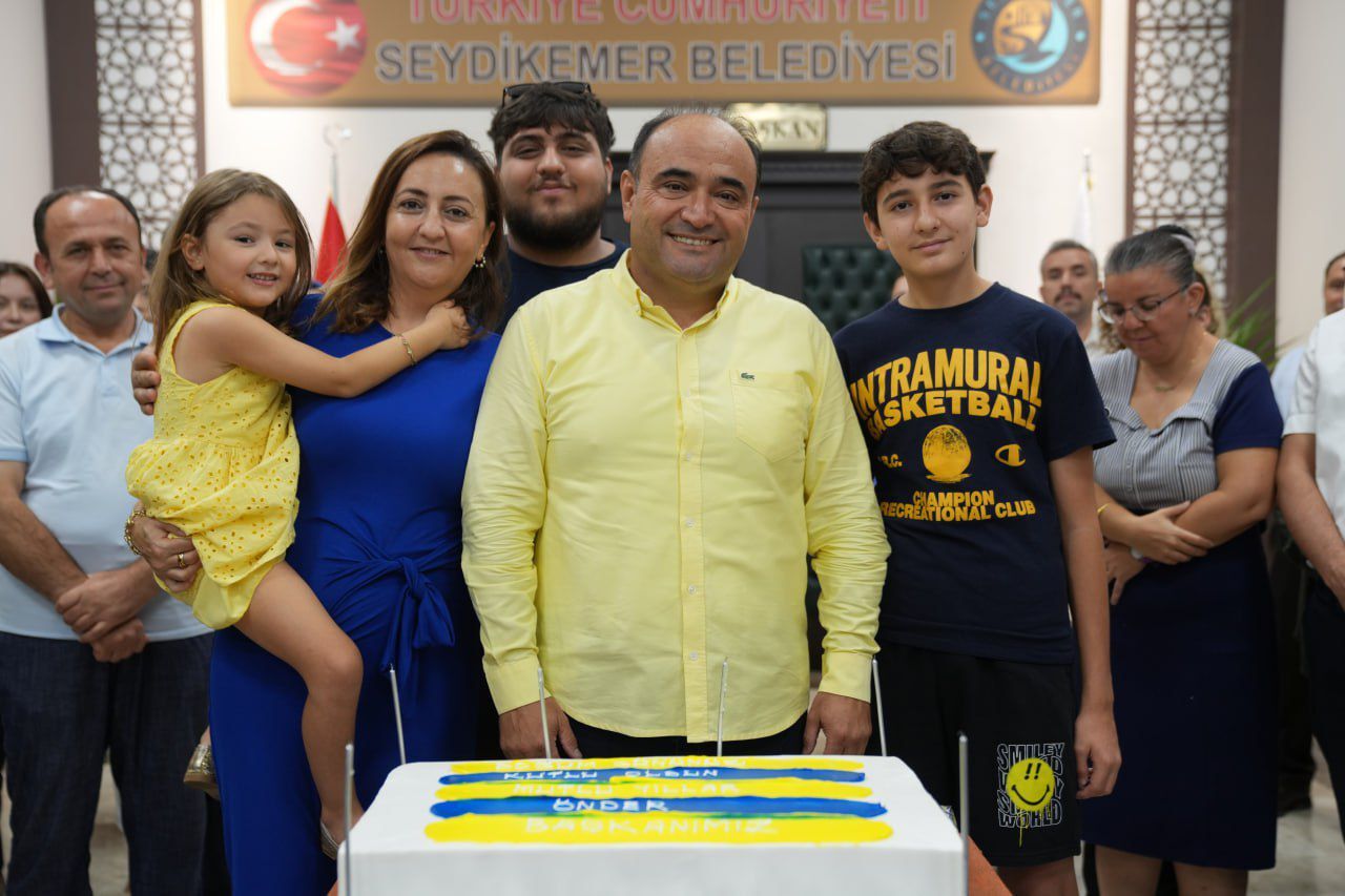 Başkan Akdenizli’ye Sürpriz Doğum Günü