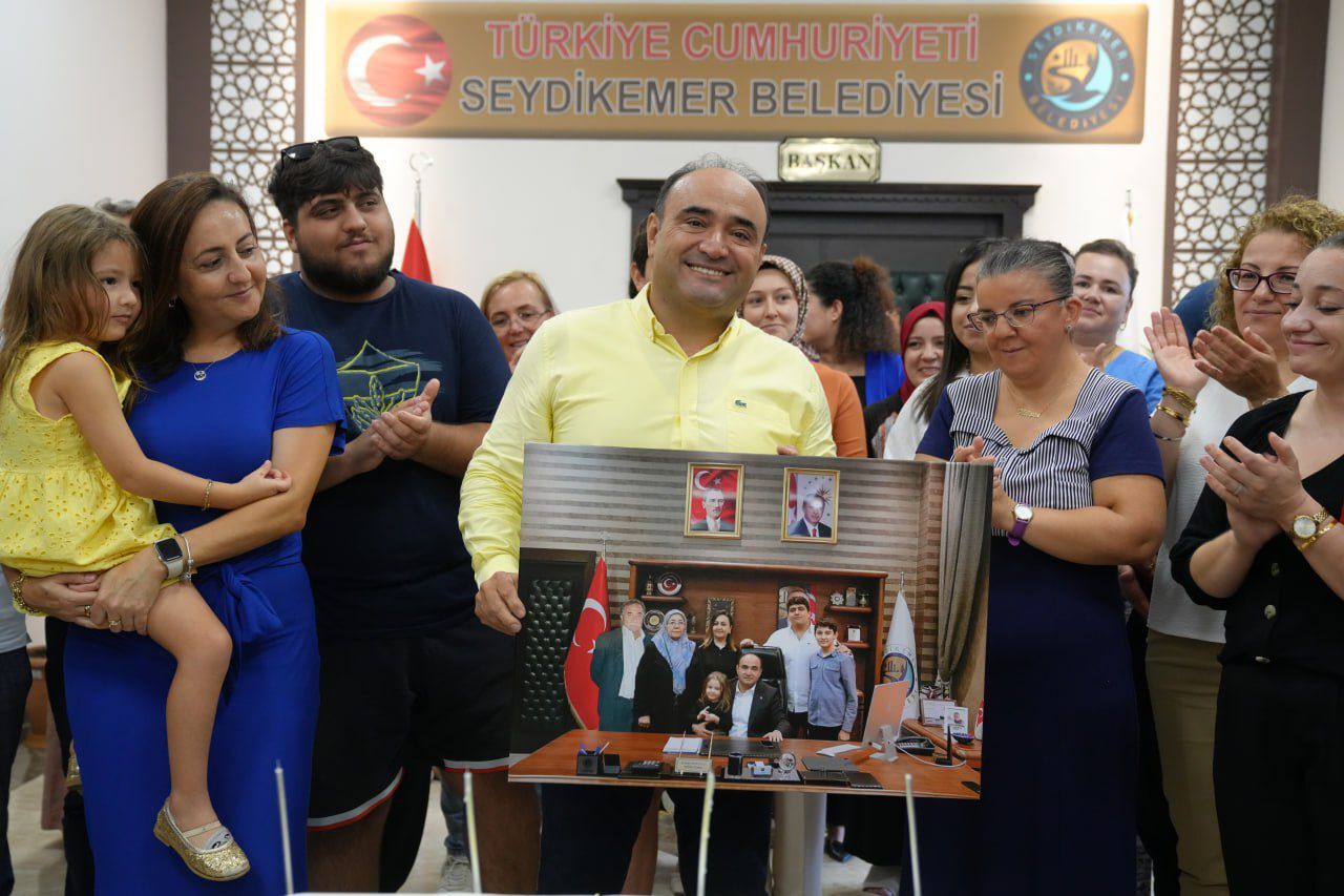 Başkan Akdenizli’ye Sürpriz Doğum Günü