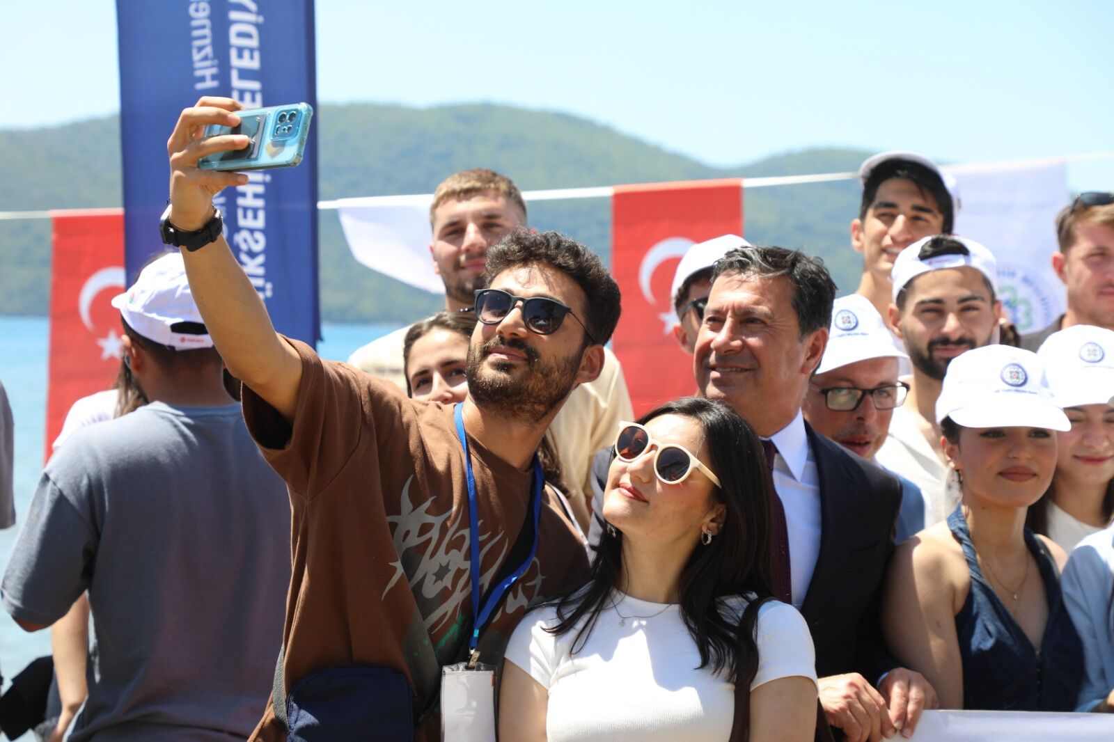 “Cumhuriyet Hem Demokrasinin Hem De Bağımsızlığın Teminatıdır”