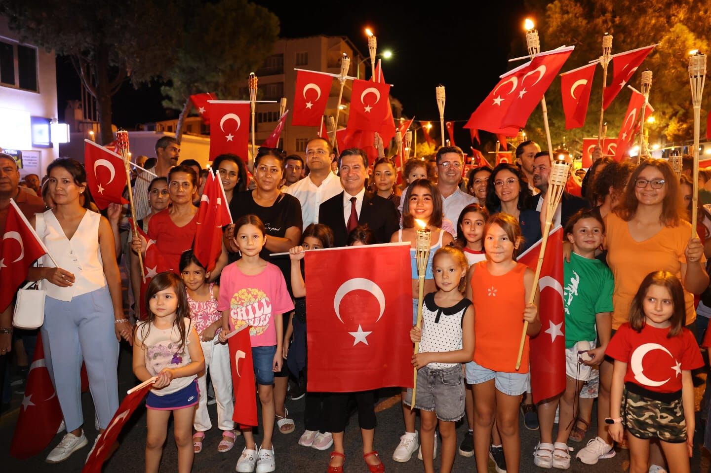 “Cumhuriyet Hem Demokrasinin Hem De Bağımsızlığın Teminatıdır”