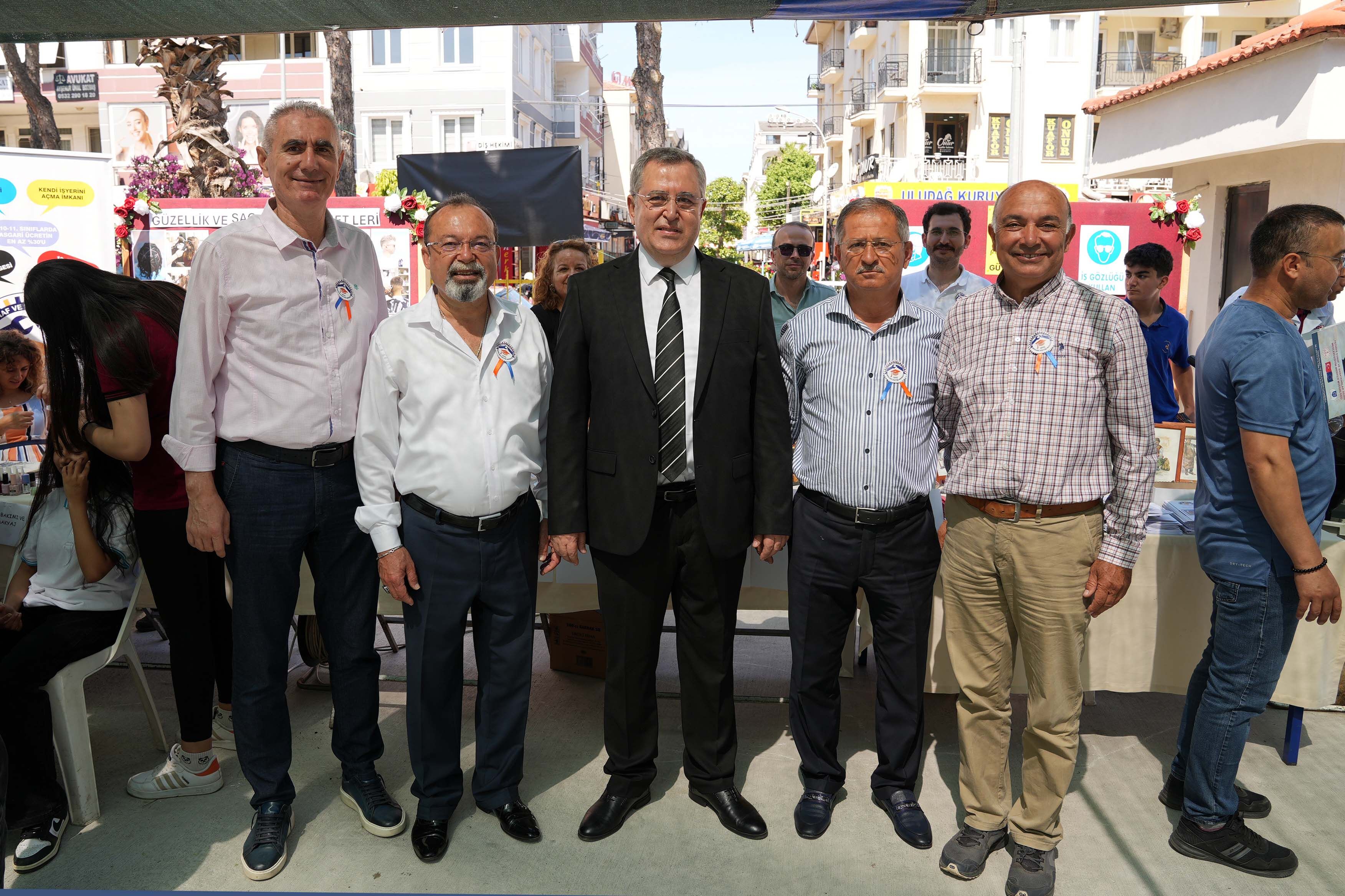 Başkan Çıralı, Fethiye Mesleki Eğitim Fuarı’nda Öğrencilerle Buluştu