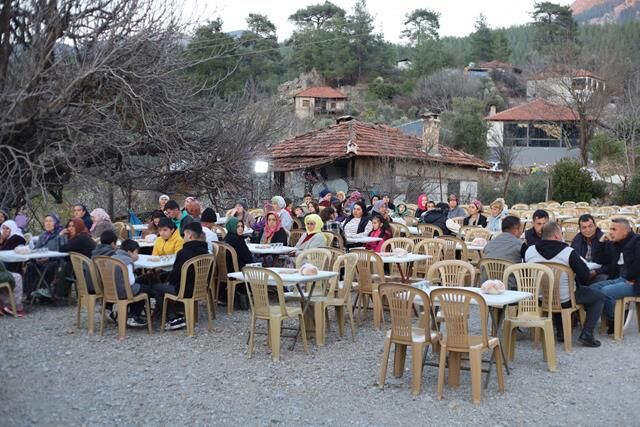 Başkan Durmuş, Vatandaşlarla İftar Sofrasında Buluştu