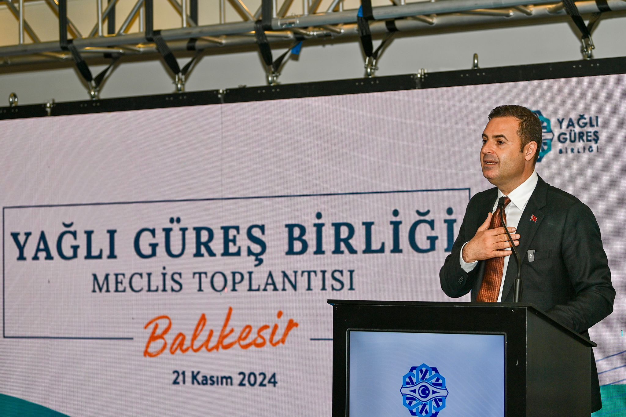Başkan Karaca, Yağlı Güreşler Birliği Toplantısı’na Katıldı