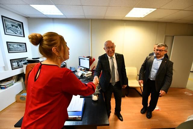 Başkan Vekili Doğu, Belediye Personeliyle Bayramlaştı