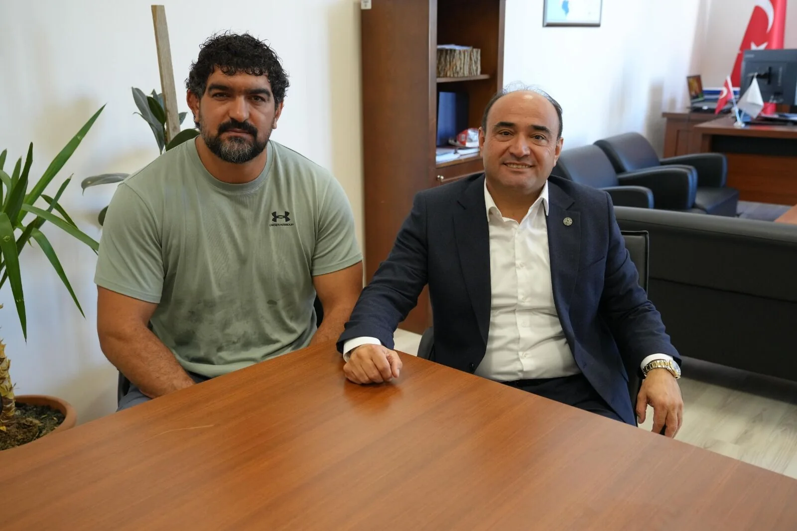 Başpehlivan Koç’tan Başkan Akdenizli’ye Teşekkür Ziyareti