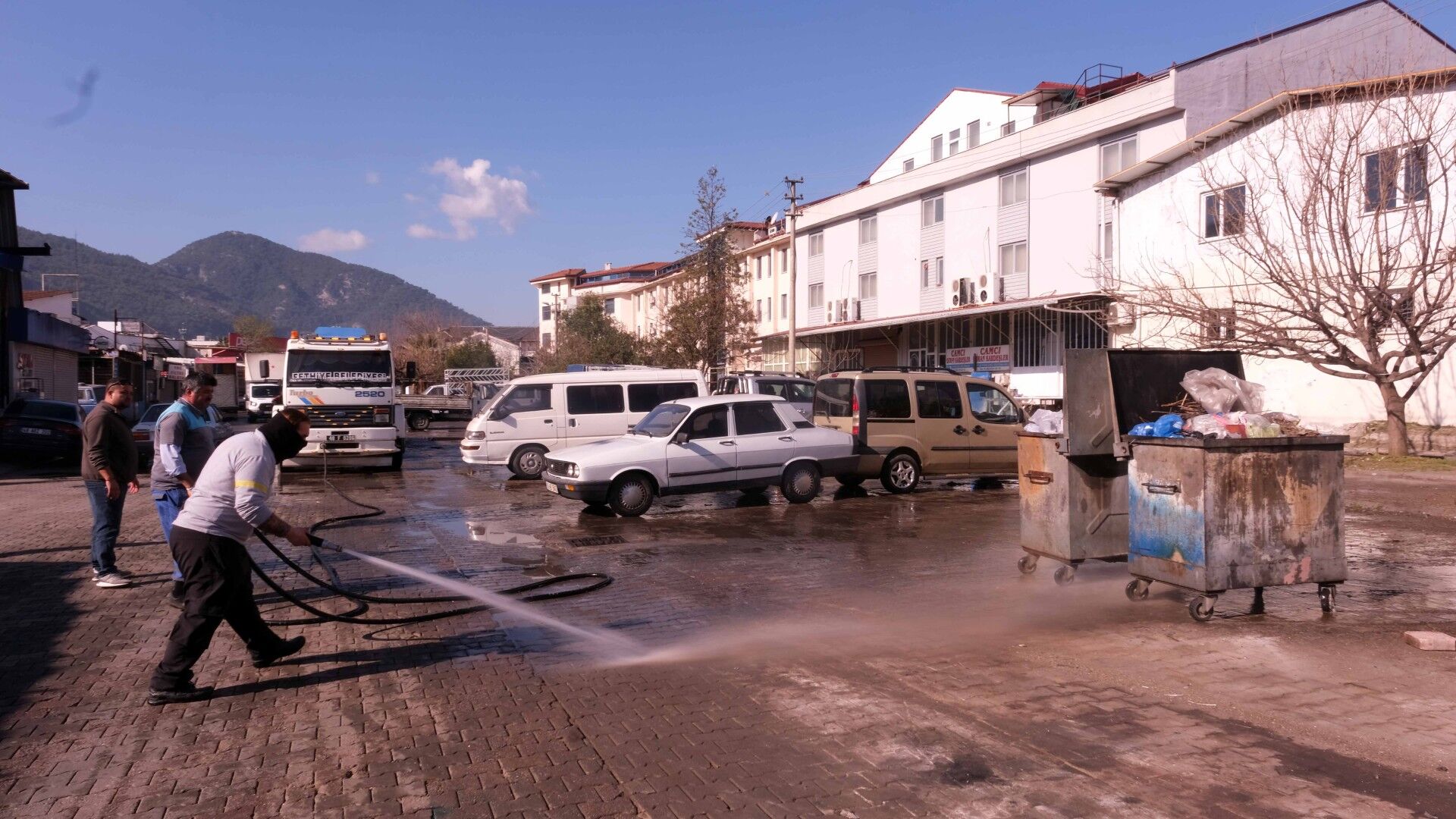 Belediye Ekipleri Sanayi Sitesinde Temizlik Çalışması Yaptı