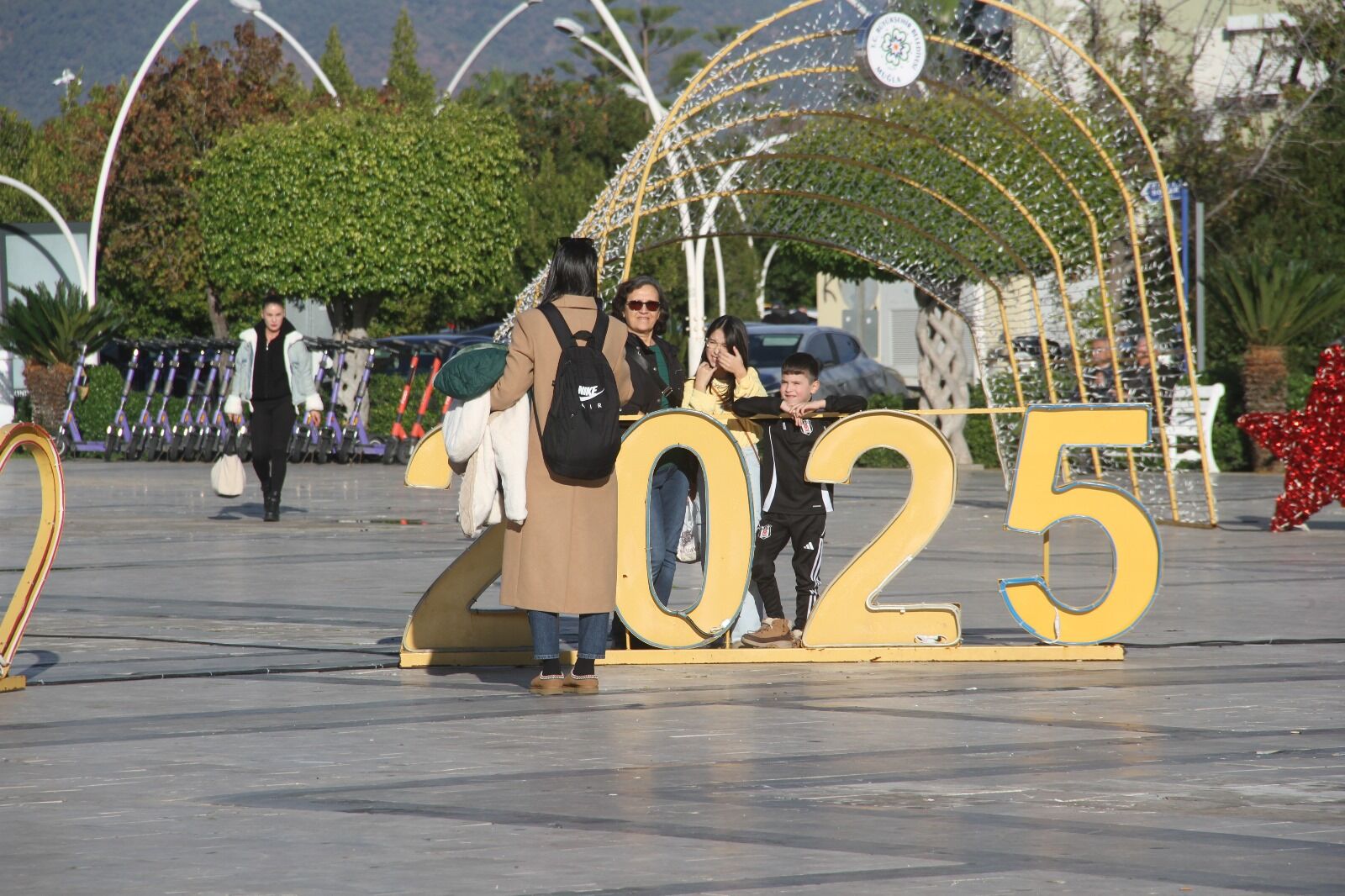 Beşkaza Meydanı Yılbaşına Hazır