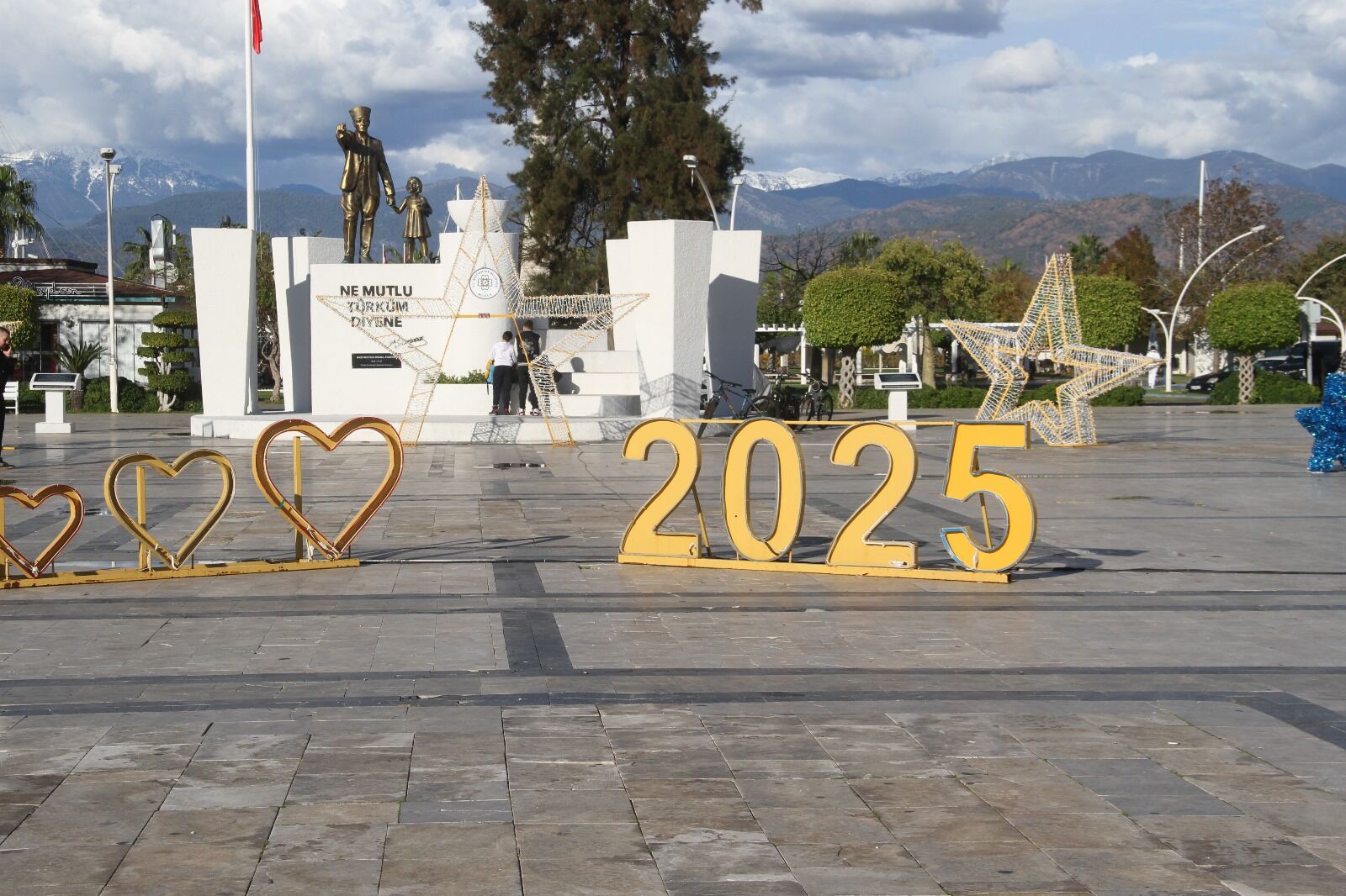 Beşkaza Meydanı Yılbaşına Hazır