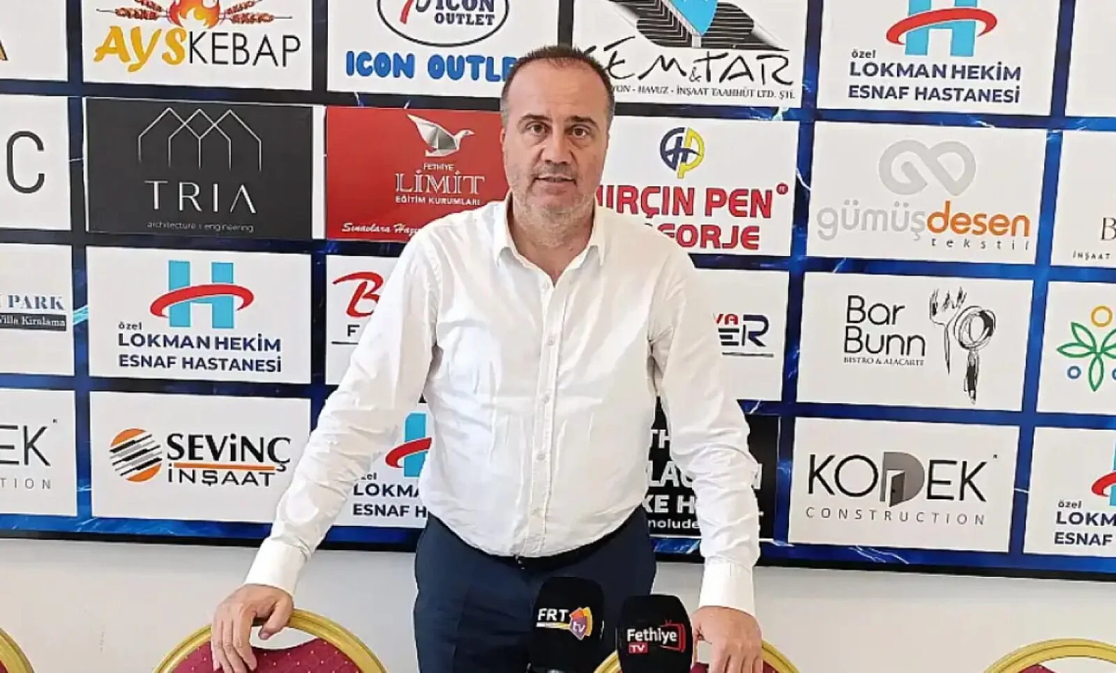Betonarme Tribünün Yıkım İhalesi Yapıldı