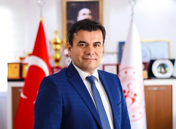 Betonarme Tribünün Yıkım İhalesi Yapıldı