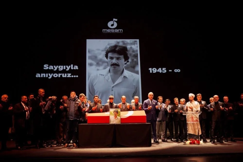 Binlerce Seveni Ferdi Tayfur’u Son Yolculuğuna Uğurladı