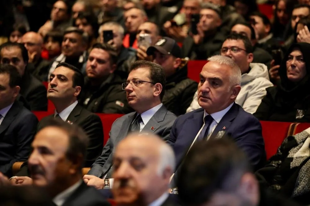 Binlerce Seveni Ferdi Tayfur’u Son Yolculuğuna Uğurladı