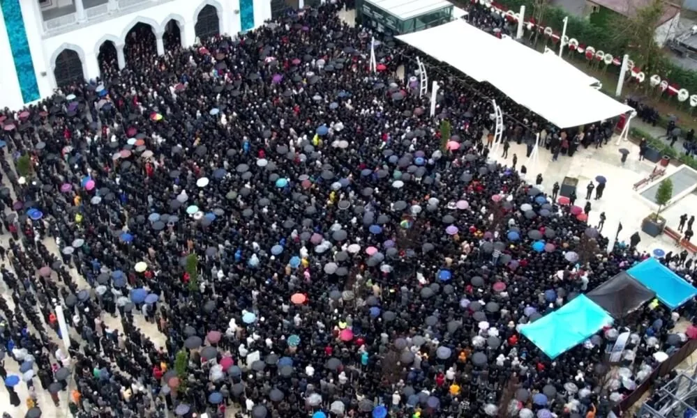 Binlerce Seveni Ferdi Tayfur’u Son Yolculuğuna Uğurladı