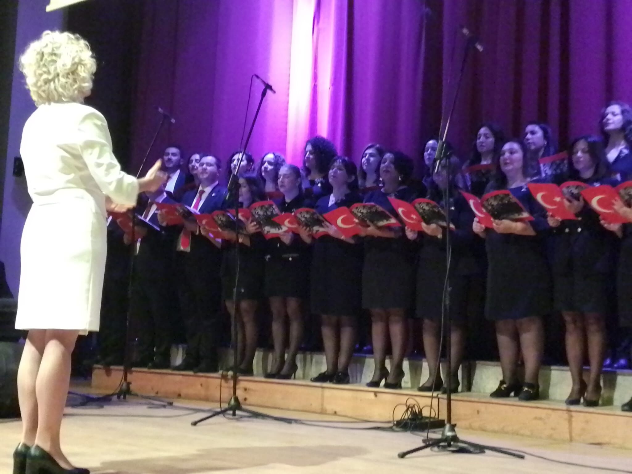 ‘Bir Türküdür Öğretmen’ İsimli Program Ayakta Alkışlandı