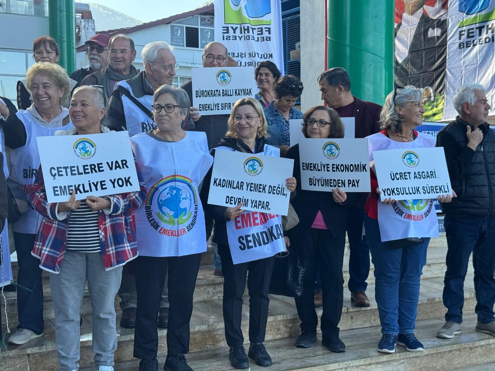 Birleşik Emekliler Sendikası Fethiye Şubesi’nden TÜİK Ve SGK’ya Sert Tepki