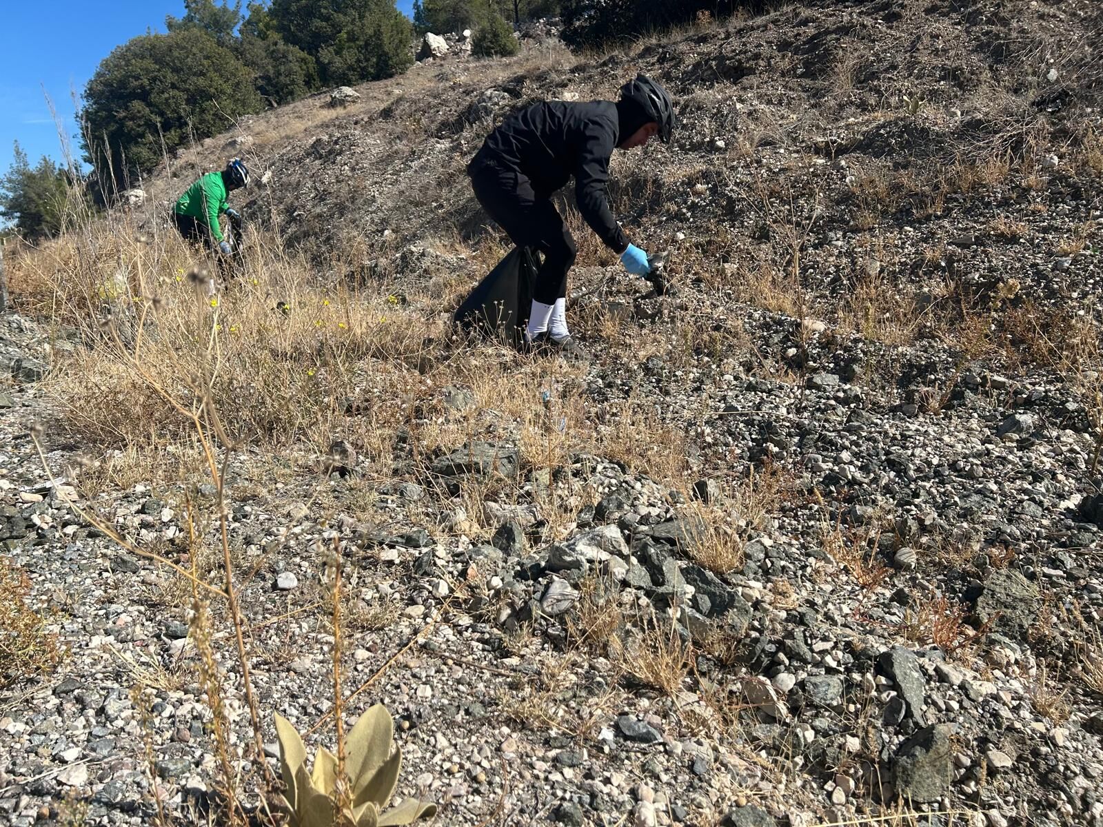Çevre Temizliğine Dikkat Çekmek İçin Çöp Topladılar