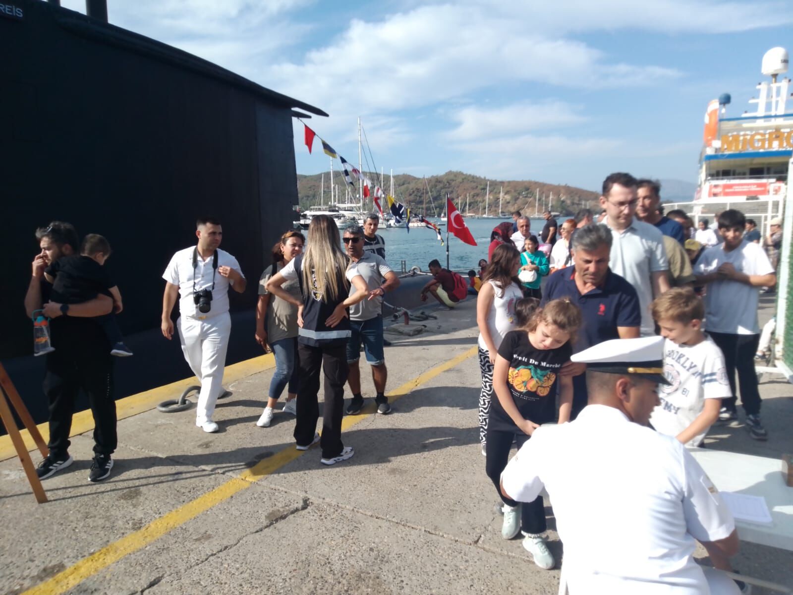 Burakreis Denizaltısı Ve Sahil Güvenlik Botuna Fethiye’de Büyük İlgi