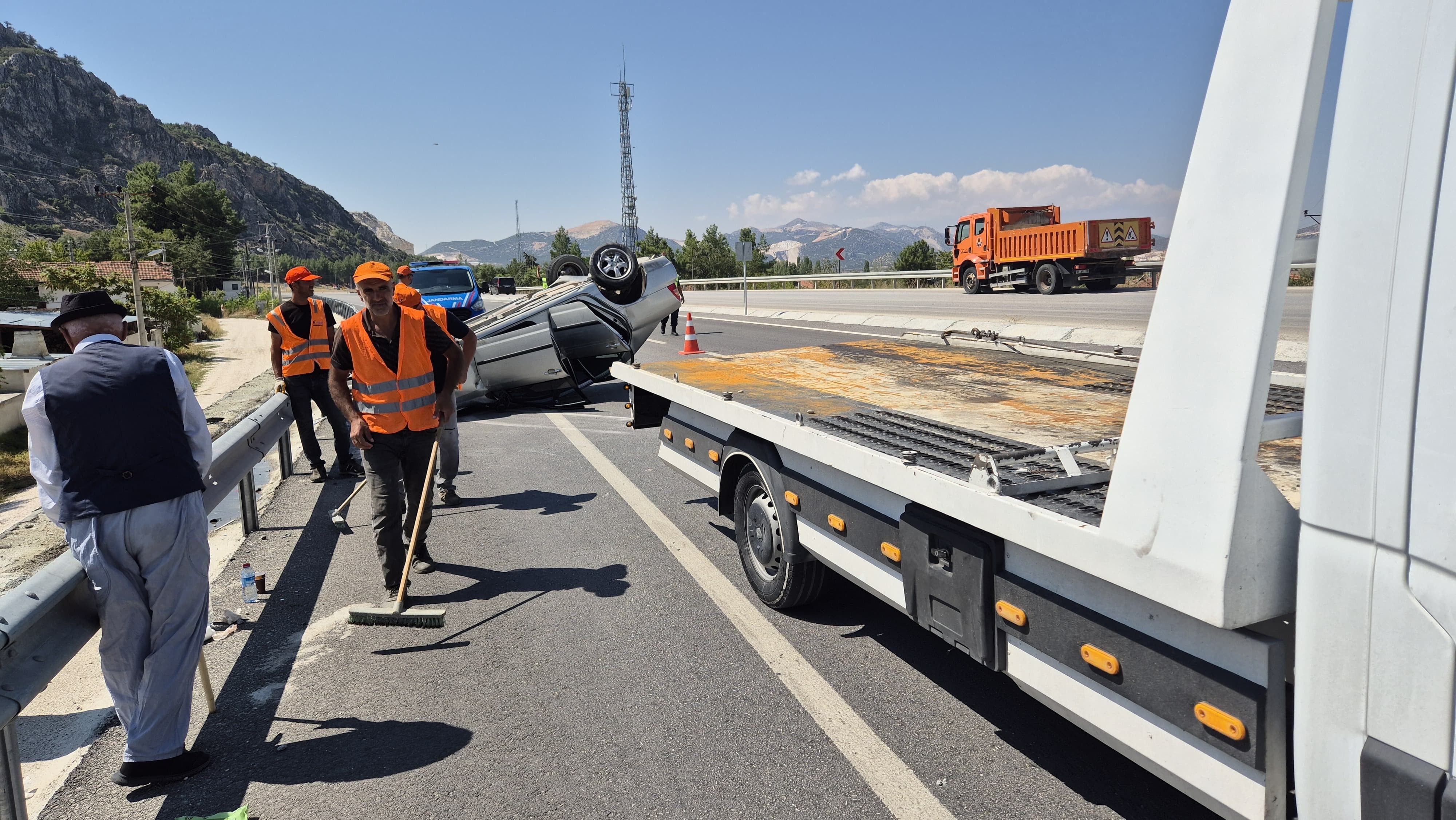 Burdur-Fethiye Kara Yolunda Kontrolden Çıkan Otomobil Takla Attı