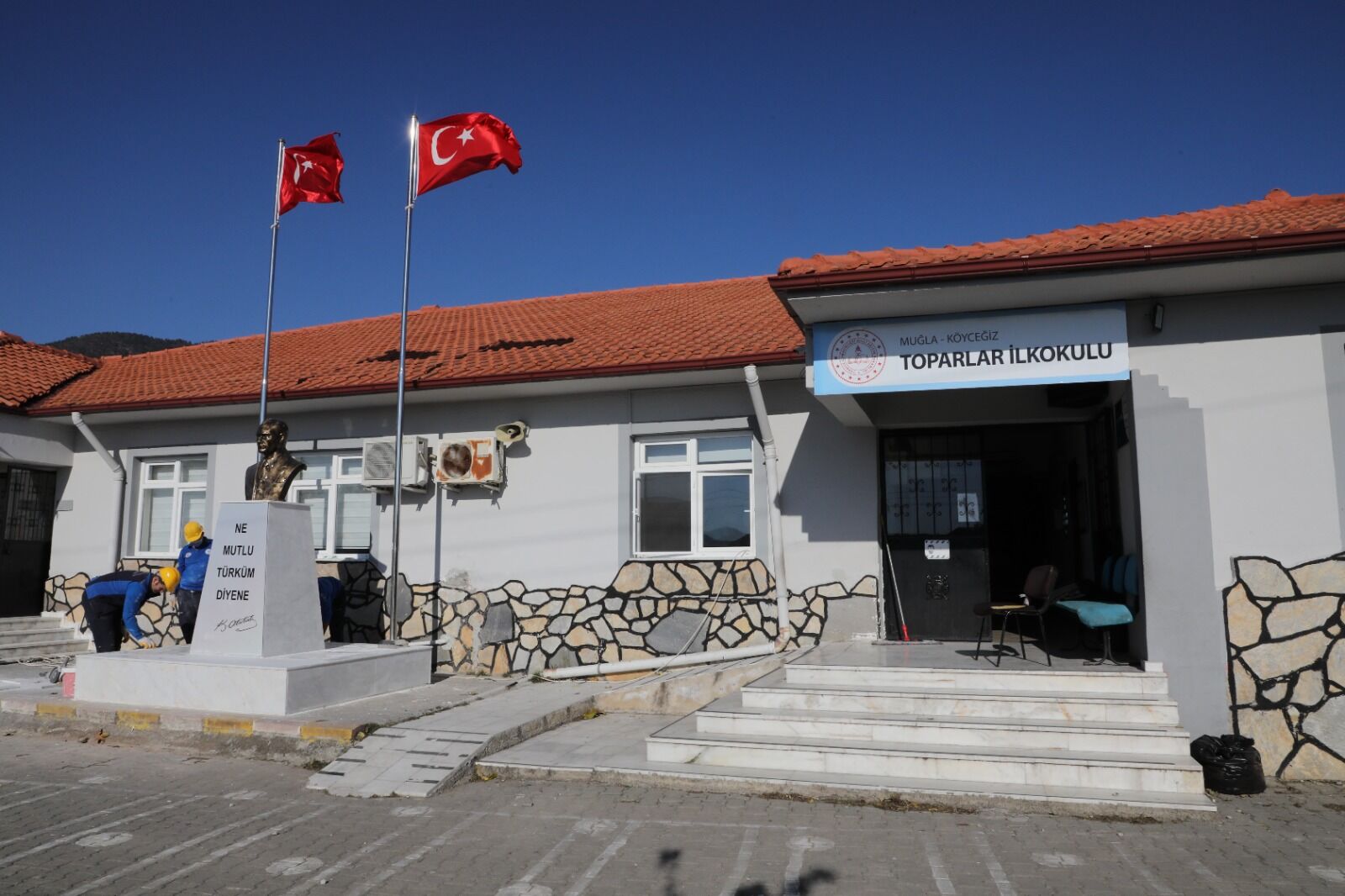 Büyükşehir, İl Genelinde 248 Atatürk Büstü Yaptı