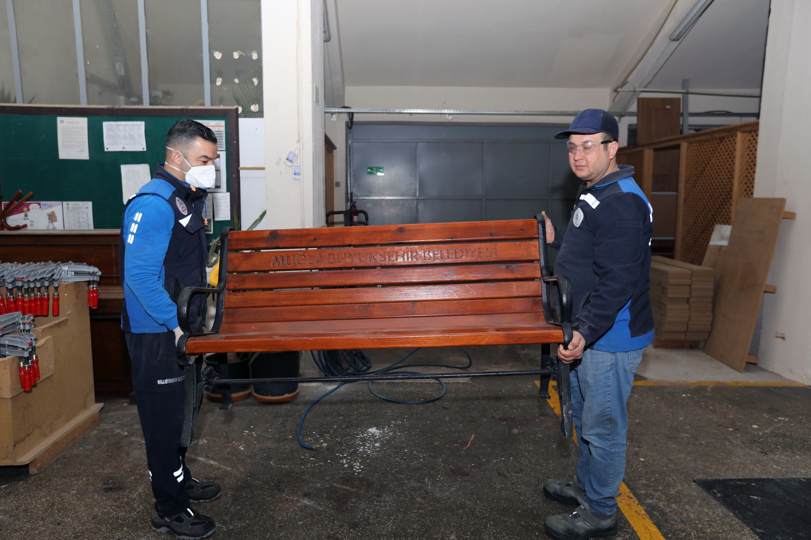 Büyükşehir, Marangoz Atölyesi İle Yüzde 69 Tasarruf Etti