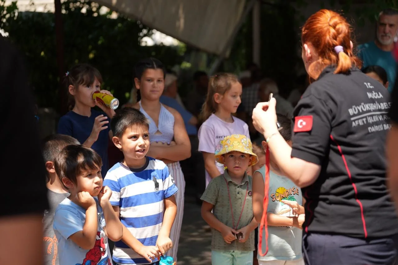 Büyükşehir Yangından Etkilenen Çocukların Yanında