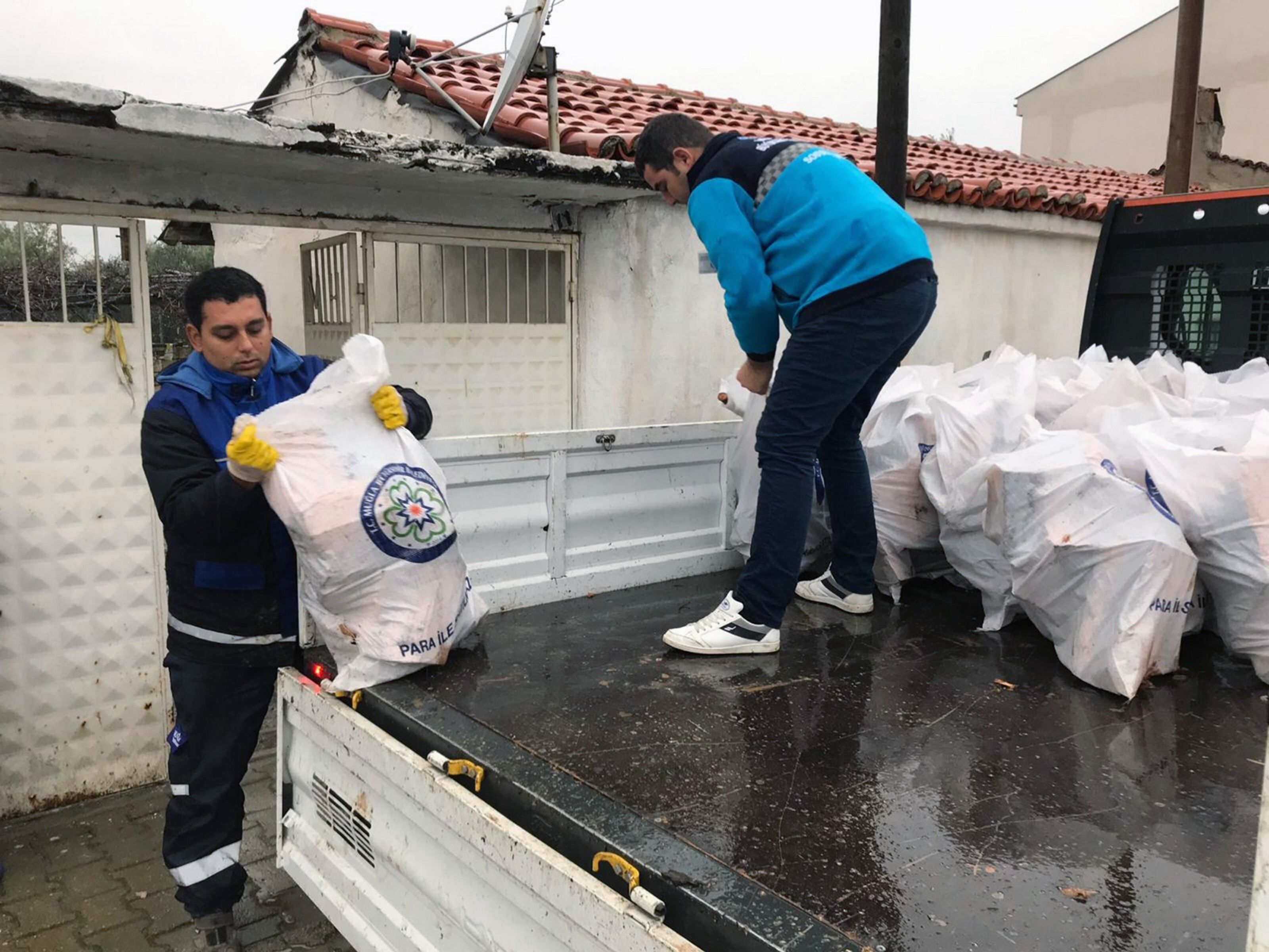 Büyükşehirden Mezarlıklarda Temizlik