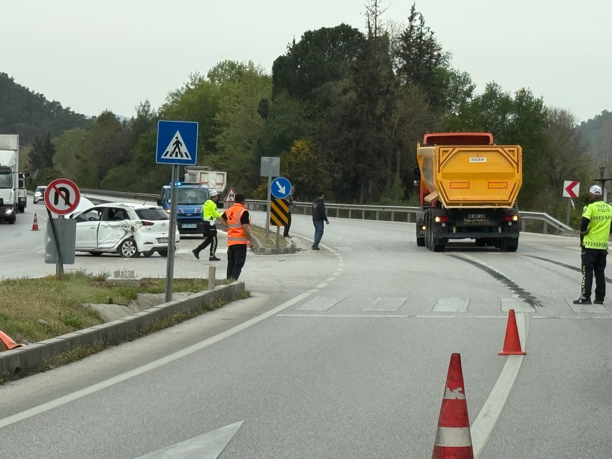 Fethiye’de Kamyon İle Otomobil Çarpıştı; 2 Yaralı
