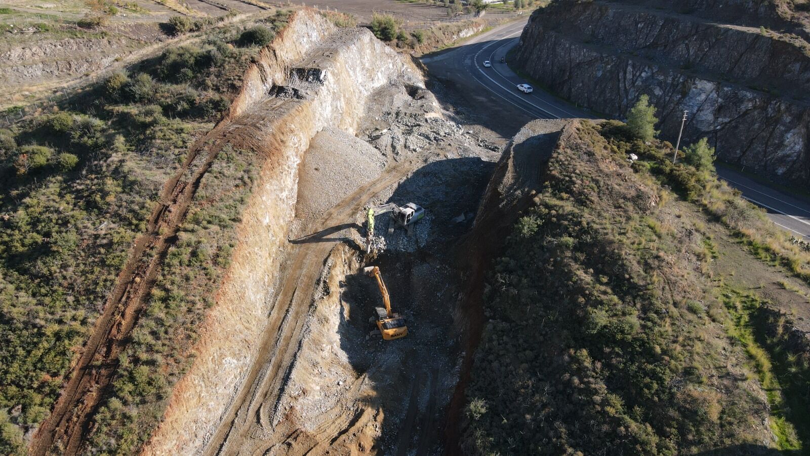 Çalış’ta Tartışma Yaratan Kazı Çalışmasının Yol Yapımı Olduğu Açıklandı