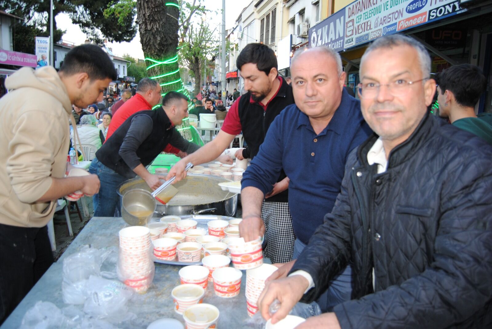 Çarşı’daki Gönül Sofrasına Büyük İlgi Oldu