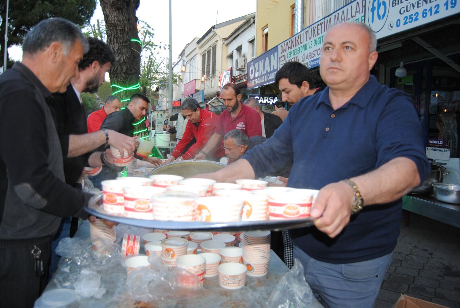Çarşı’daki Gönül Sofrasına Büyük İlgi Oldu