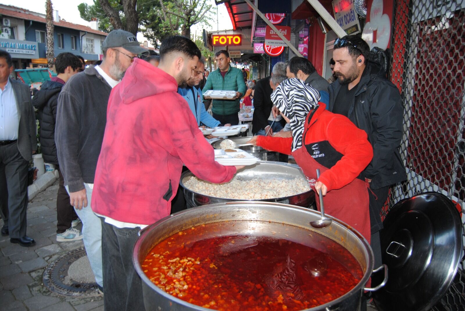 Çarşı’daki Gönül Sofrasına Büyük İlgi Oldu