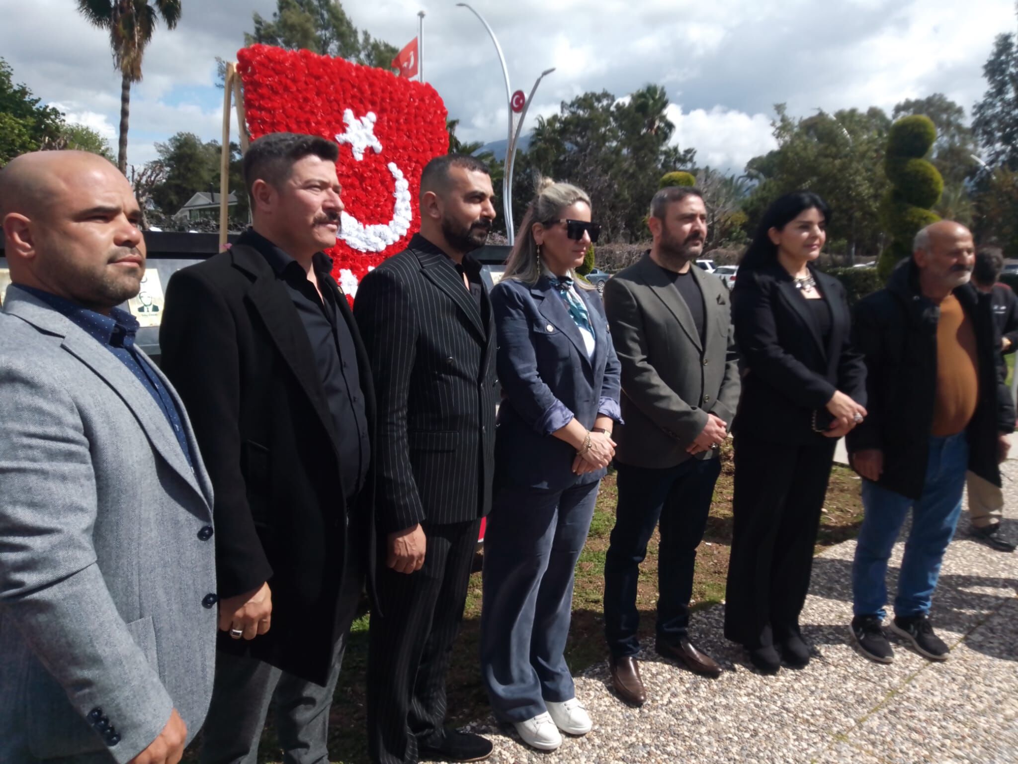 'Çatlı' Ailesi, Fethiye'deki Türk Diplomatlar Saygı Anıtını Ziyaret Etti